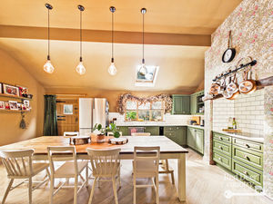 Kitchen/Breakfast Room- click for photo gallery